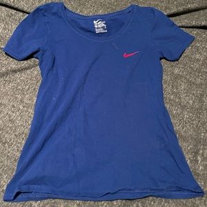Women’s Nike top